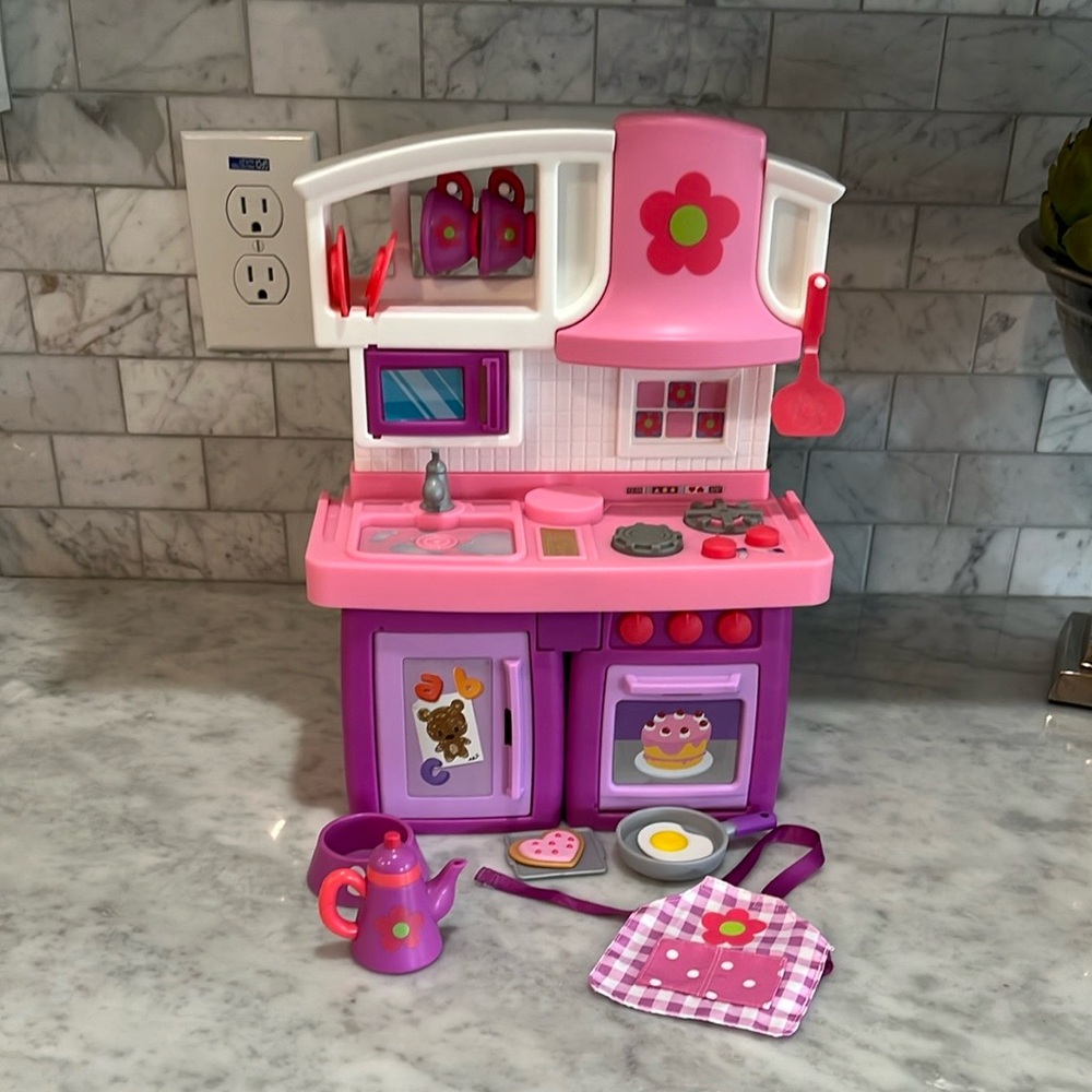Lilly Tikes Cook and Bakery Playset
(Doll not included)